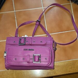 STEVE MADDEN DARK FUSCHIA BUCKLED DETAILED CROSSBODY BAG